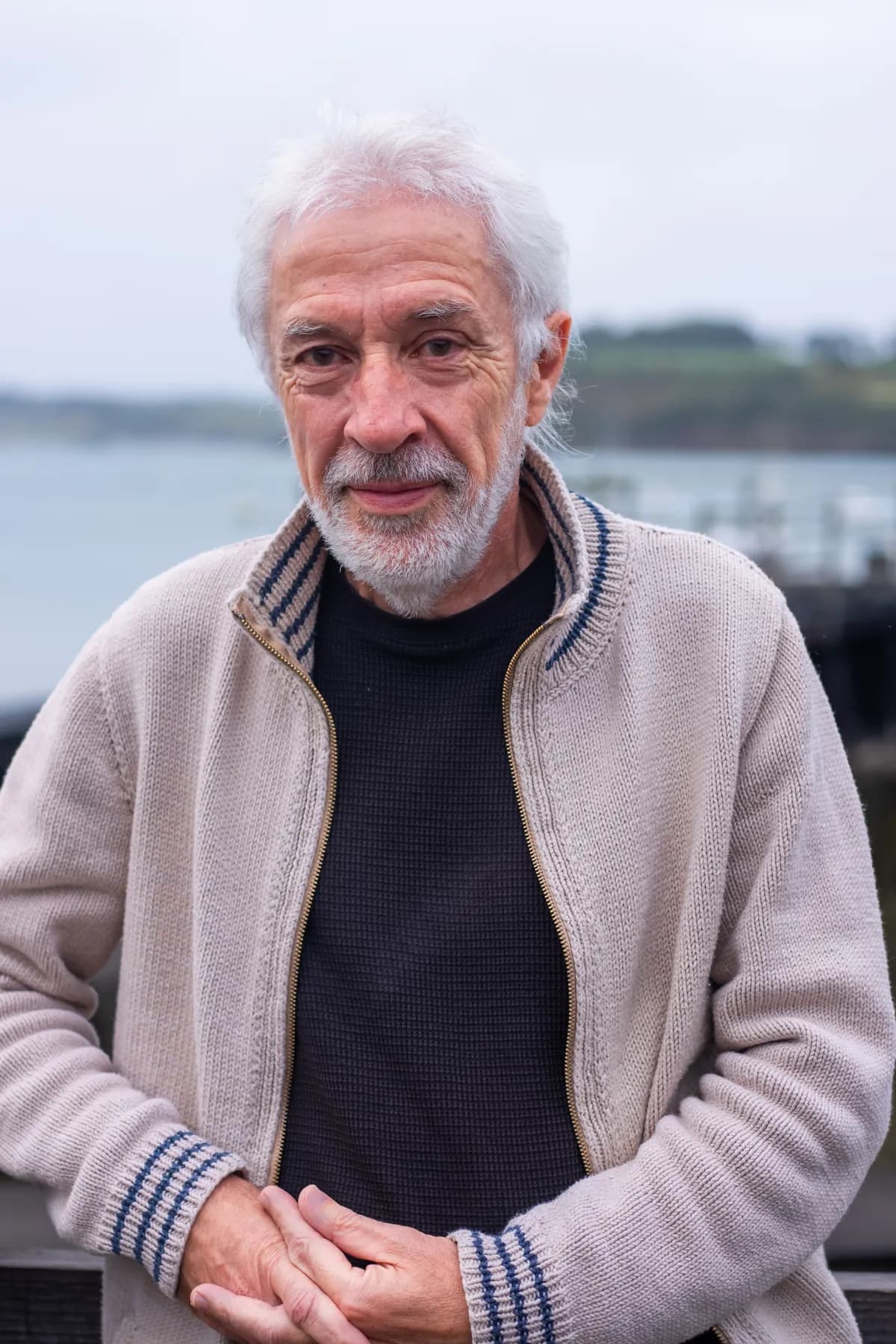 Portrait de Bernard Bizien, guitariste de Déompda